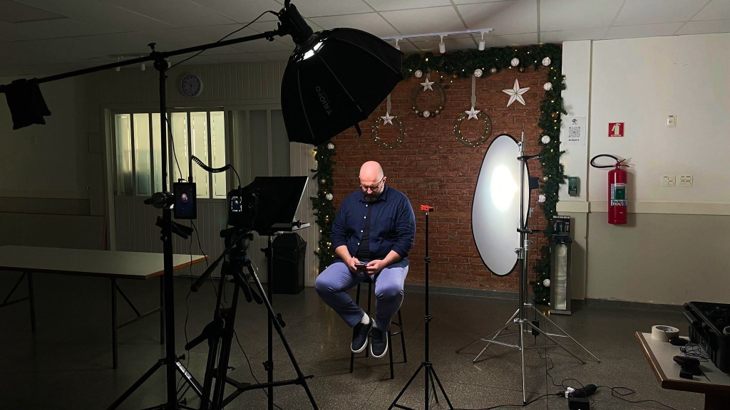 Fotógrafo da Melo preparando um set de captação de imagem